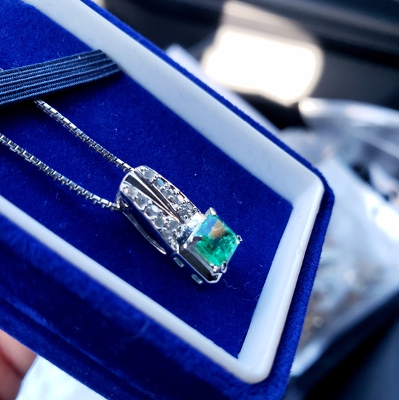 $7,000 Platinum Emerald Diamond Pendant Necklace - Picture 5 of 15